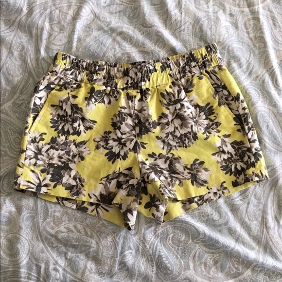 💸 SOLD :: J.Crew Yellow Floral Shorts Size 0 - Picture 2 of 7